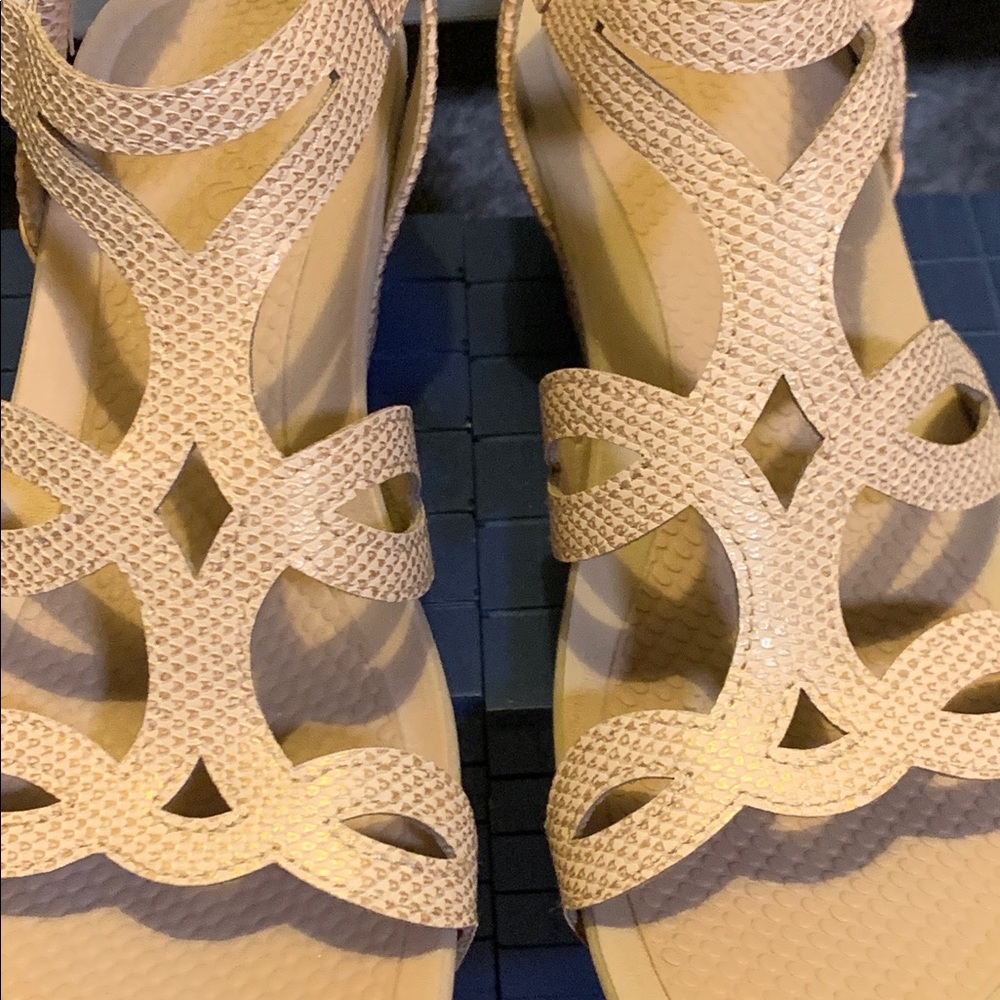 BareTraps Reverie Sandals NWOT - Picture 2 of 4